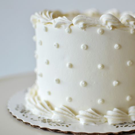 Dotted Swiss Swiss Dot Cake, Swiss Dot Wedding Cake, Gender Reveal Cake Ideas Simple White, Simple White Cake Design, Wedding Sheet Cakes, Dot Cakes, Wedding Cake Pearls, Sheet Cake Designs, White Birthday Cakes