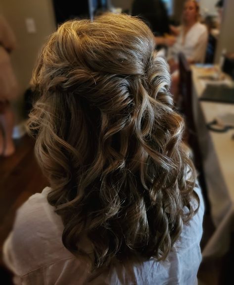 Wedding Hairstyles For Thick Curly Hair, Mother Of The Groom Hairstyles Over 50 Long Hair, Medium Length Mom Hairstyles, Short Hair Wedding Styles Bridesmaid Shoulder Length, Half Up Half Down Mother Of Bride Hair, Mother Of The Bride Hairstyles Over 50, Wedding Hairstyles For Fine Hair, Mother Of The Bride Hair Half Up, Long Hair Half Updo