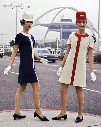 United flight attendants model the Jean Louis design at Los Angeles International Airport in 1968. 60s Mini Dress, Stewardess Uniform, Airline Uniforms, Flight Attendant Fashion, Flight Attendant Uniform, 1960 Fashion, Fashion 1960s, Robes Vintage, Vintage Airlines