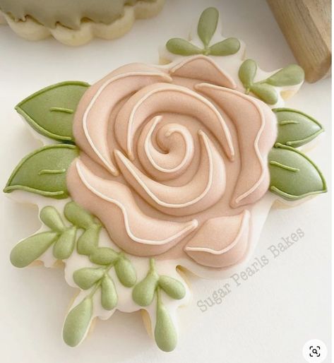 Flower Sugar Cookies, Flower Cookie, Rose Cookies, Sugar Cookie Royal Icing, Iced Sugar Cookies, Cookie Bouquet, Spring Cookies, Summer Cookies, Sugar Cookie Designs