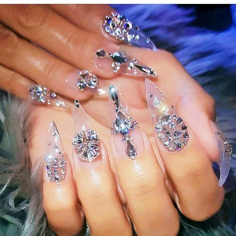 Nails With Crystals, Glitter Nails Acrylic, Sharp Nails, Makeup Nails Art, Airbrush App, Transparent Nails, Gem Nails, Nail Art Rhinestones, Clear Nails