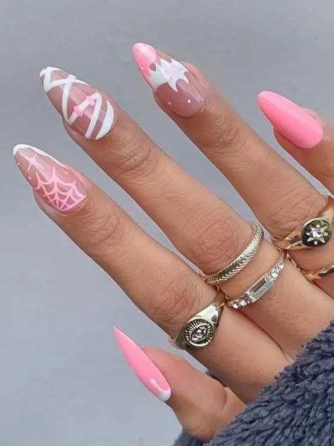 The Ultimate Halloween Nails Inspiration Pink Halloween Nails Almond Shape, Pink Halloween Nail Designs, Girly Halloween Nails, Pastel Halloween Nails, Spooky Manicure, Anna Nails, Halloween Nails Pink, Pink Halloween Nails, Nail Halloween