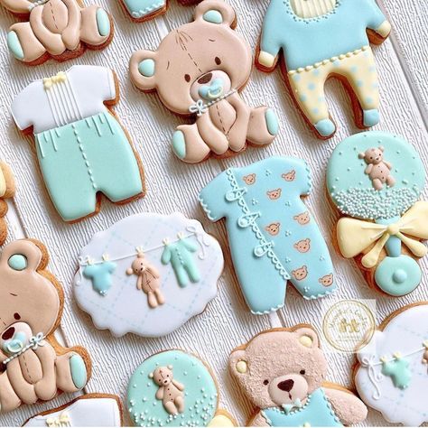 The Sweetest Creation on Instagram: “Little Bear 🐻 The cutest little bear cookies for a beautiful baby shower 🐻 Cookies created by the talented @moonikas.cookies 🐻 . . . . . .…” Beary First Birthday, Hunny Pot, First Birthday Cookies, Sugar Cookie Cakes, Teddy Bear Cookies, Bear Cookies, Fondant Cookies, Mini Bow, Teddy Bear Picnic