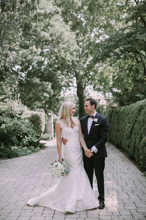 A Luxe, Preppy Wedding at The Nelson-Atkins Museum of Art in Kansas City, Missouri Kansas City Photography, Wedding Photo Board, Preppy Wedding, Wedding Planner App, Wedding Roles, Shot Ideas, Investor Relations, Classic Brides, Kansas City Wedding