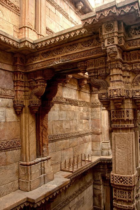 Adalaj Vav (Stepwell) is a unique Hindu ‘water building’ in the village of Adalaj, close to Ahmedabad town in Gandhinagar district in the Indian state of Gujarat. Adalaj Stepwell, Spiritual Photos, Spiritual Pictures, Temple India, Indian Temple Architecture, India Architecture, Ancient Indian Architecture, Temple Architecture, Indian Architecture