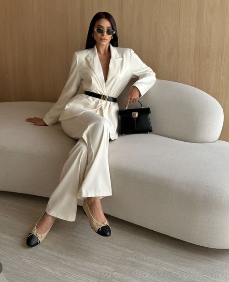 White Classy Outfit, Black Tie Dress, Classy Style, Casual Work Outfit, Old Money Style, Feminine Energy, Classy Women, Inspirational Women, Minimalist Outfit