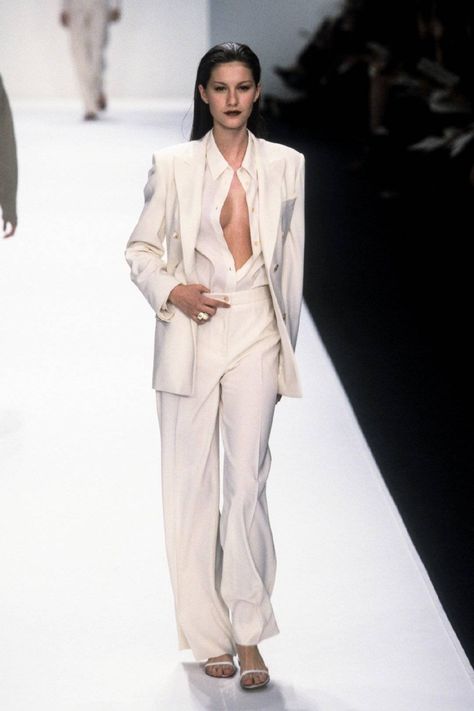 Runway Fashion Couture, Effortlessly Chic Outfits, Sporty Casual, Fancy Outfits, Fashion History, Daily Outfits, Couture Fashion, 90s Fashion, Runway Fashion