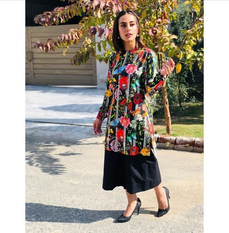 Date outfits Iqra Aziz Dresses, Suno Chanda, Khuda Aur Mohabbat, Dressing Design, Iqra Aziz, Cute Outfit Ideas, Pakistani Fashion Casual, Date Outfit, Pakistani Dresses Casual