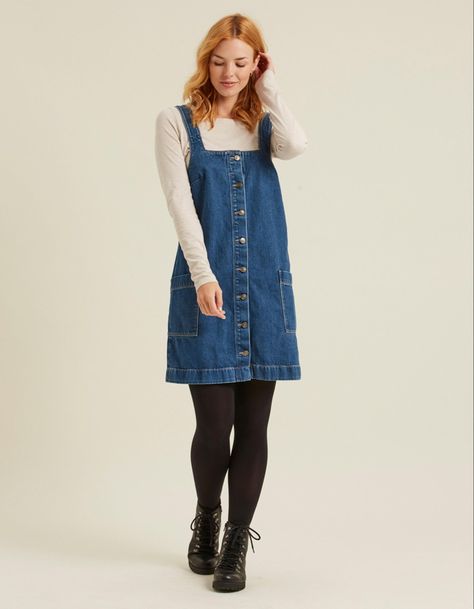 Denim Pinafore Dress Outfit, Pinafore Dress Outfit, Maxi Dress Outfit Fall, Casual Denim Dress, Denim Pinafore Dress, Denim Pinafore, Dresses With Pockets, Maxi Dress Outfit, Dresses Casual Fall