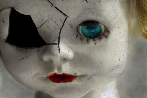 broken memories Porcelain Mask, Porcelain Dolls Value, Doll Halloween Costume, Broken Doll, Creepy Doll, Doll Aesthetic, Scary Dolls, Haunted Dolls, Doll Makeup