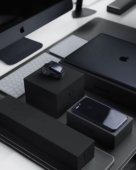 Black Apple Products, Apple Products Aesthetic, Products Aesthetic, All Apple Products, Apple Iphone Accessories, Apple Technology, Black Phone Wallpaper, Black Apple, Education Design