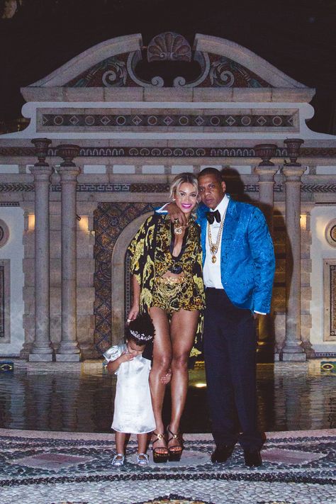 jay-z, beyoncé & blue. Jay Z Blue, Beyonce Jay Z, Beyonce 2013, King B, Versace Mansion, Blue Ivy Carter, Carter Family, Oh My Goddess, Mrs Carter