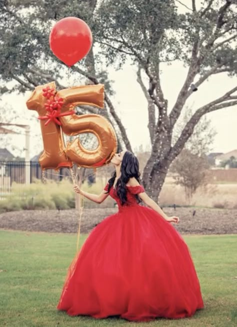 Off The Shoulder Quinceanera Dress, Quince Picture Ideas, Quinceañera Photoshoot Ideas, Quince Photoshoot Ideas, Quince Photoshoot, Quince Pictures, Sweet 16 Pictures, Quinceanera Pictures, Sweet 15 Party Ideas