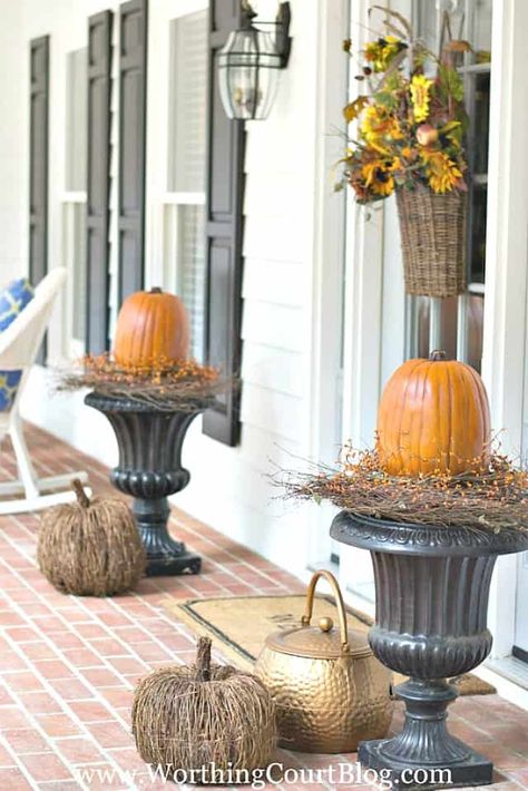 Fall Urn, Fall Container Plants, Easy Diy Fall Decor, Creative Pumpkin Decorating, Christmas Urns, Fall Containers, Fall Planters, Fall Front Porch Decor, Fall Thanksgiving Decor