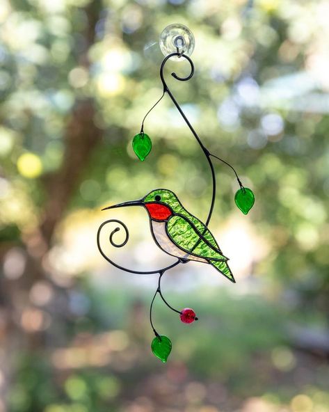 Bird Suncatchers, Flying Raven, Suncatcher Glass, Goldfinch Bird, Stained Glass Hummingbird, Hummingbird Suncatcher, Stained Glass Window Hangings, American Goldfinch, L'art Du Vitrail