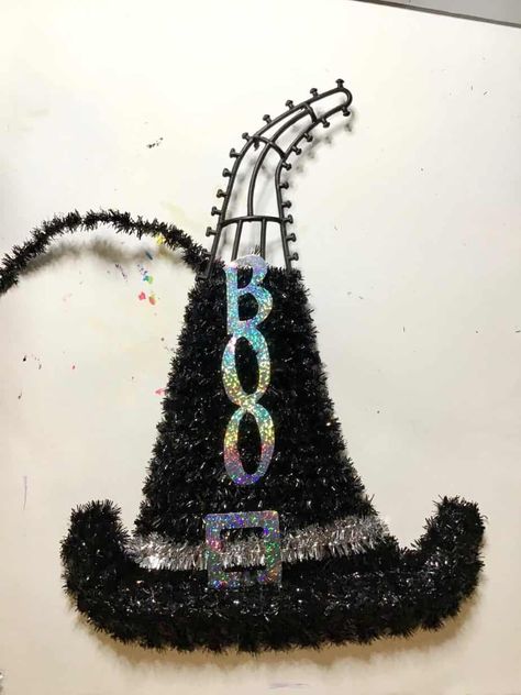 Dollar Tree Witch Hat Wreath, Dollar Tree Witch Hat, Dollar Store Halloween Diy, Halloween Witch Hat Wreath, Dollar Tree Halloween Decor, Black Halloween Wreath, Witch Hat Wreath, Rainbow Halloween, Burlap Flower Wreaths