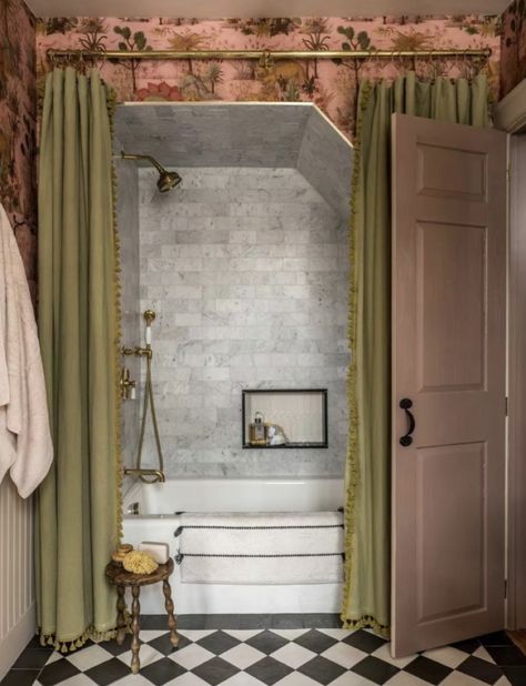 House Of Hackney Wallpaper, House Of Hackney, Vintage Bathrooms, Pink Bathroom, Green Bathroom, Vintage Bathroom, Bathroom Renos, Beautiful Bathrooms, Dream House Decor