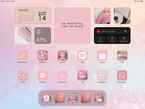 Themes For Tablet, Customised Home Screen, Pink Home Screen Aesthetic, Ios 17 Ipad, Pink Ipad 10th Gen, Digital Art Color Palette, Aesthetic Ipad Case, Ipad Home Screen Ideas, Ipad Layout Ideas