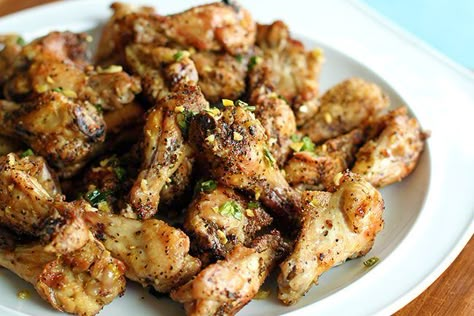 Amazing Salt and Pepper Chicken Wings Salt And Pepper Wings, Salt And Pepper Chicken Wings, Oven Baked Fried Chicken, Pepper Chicken Wings, Soup Pan, Actifry Recipes, Cooking Chicken Wings, Salt And Pepper Chicken, Chicken Recipes Video