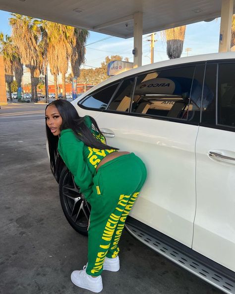 Sweatsuit Outfits Women, Sweatsuit Outfits, Sweatsuit Outfit, Fashion Sketches Men, Beautiful Photoshoot Ideas, Lit Outfits, Streetwear Fashion Women, Cute Swag Outfits