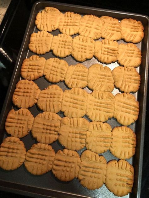 Homemade 1 point peanut... - Weight Watchers Recipes And Tips Ww Peanut Butter, Easy Cinnamon Cookies, Whipped Peanut Butter, Homemade Peanut Butter Cookies, Recipe Builder, Weight Watchers Snacks, Ww Desserts, Points Recipes, Cheese Cookies