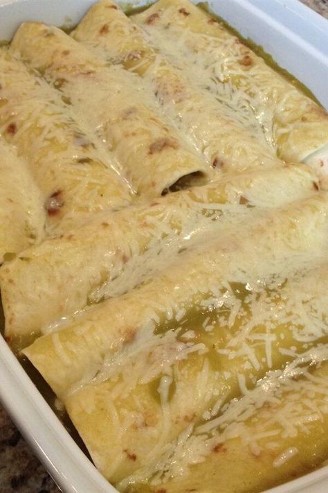 Green Chicken Enchilada | "I wanted to find a verde enchilada dish without using soup or sour cream. This one was just what I was looking for." #dinnerideas #dinnerrecipes #familydinnerideas #enchiladas #enchiladasrecipes Chicken Enchiladas Without Sour Cream, Green Chili Chicken Enchilada Casserole, Chicken Quarter Recipes, Mexican Casseroles, Enchiladas Easy, Green Chili Chicken Enchiladas, Green Enchiladas, Mexican Dinners, Shred Chicken