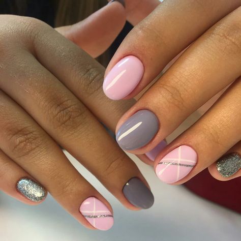 Pink Grey Nails, Nail Polish Art Designs, Elegant Touch Nails, Shiny Nails Designs, Grey Nail Designs, Short Gel Nails, Nail Pops, Nail Polish Art, Work Nails