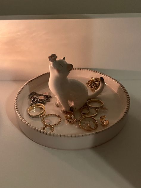 Cat Jewelry Holder, Clay Jewellery Holder, Diy Air Dry Clay, Sculpture Art Clay, Tanah Liat, Clay Diy Projects, Clay Crafts Air Dry, Accessories Style, Pottery Crafts