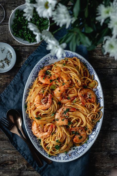 Prawn Pasta, Shell Pasta Recipes, Pasta Noodle Recipe, Italian Dinner Recipes, Seafood Pasta Recipes, Prawn Recipes, Appetizers For A Crowd, Vegan Pasta Recipes, Seafood Appetizers