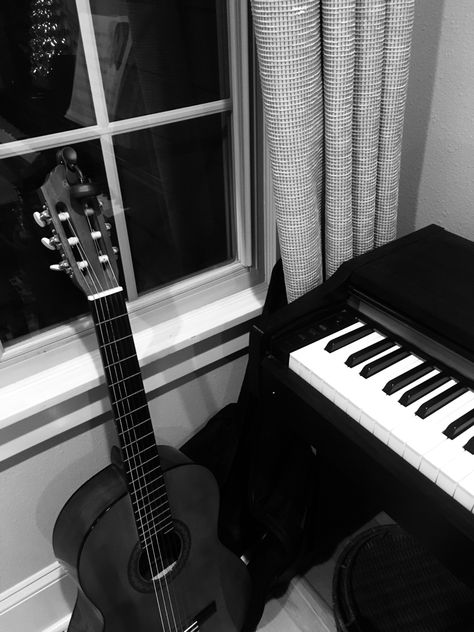 Black Acoustic Guitar, Piano Photo, Iphone Wallpaper Music, White Piano, Fb Profile Photo, Rock Aesthetic, Guitar Photos, Music Motivation, Music Pics