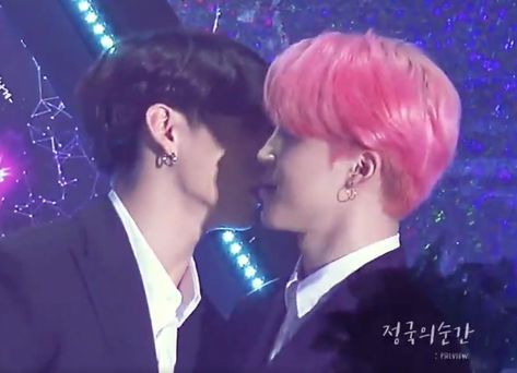 Jimin Kiss, Kiss Tumblr, Love Of My Live, Celebrity Look Alike, Slow Dance, Celebrity Style Red Carpet, Magic Shop, Celebrity Art, Jimin Jungkook