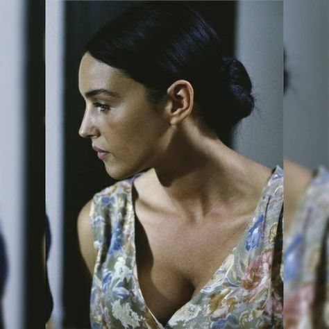 @monicabellucciofficiel🌹Entre sueños🌹… Monica Bellucci, Side Profile, Most Beautiful, Instagram