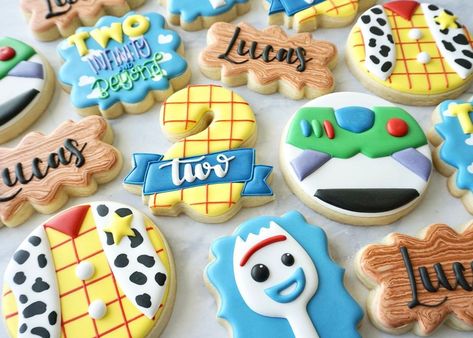 Cookie Homemade, Two Infinity And Beyond Birthday, Beyond Birthday, Toy Story Cookies, Disney Themed Cakes, Dessert Table Birthday, Disney Cookies, Toy Story Party, White Brick