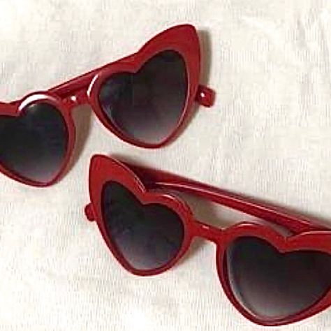 #instagram #aesthetic #stiledonna #mare #sunglasses #summerstyle #followme #like4like Americana Aesthetic, Lovecore Aesthetic, Heart Glasses, Shaped Sunglasses, Cherry Cola, Heart Shaped Sunglasses, Brooklyn Baby, Heart Sunglasses, Best Doctors