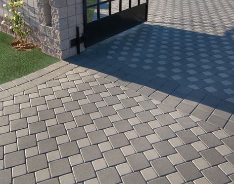 Paver Patterns, Pavement Design, Paving Ideas, Design Backyard, Paver Designs, Outdoor Paving, Walkway Landscaping, Paving Design, Patio Pavers Design