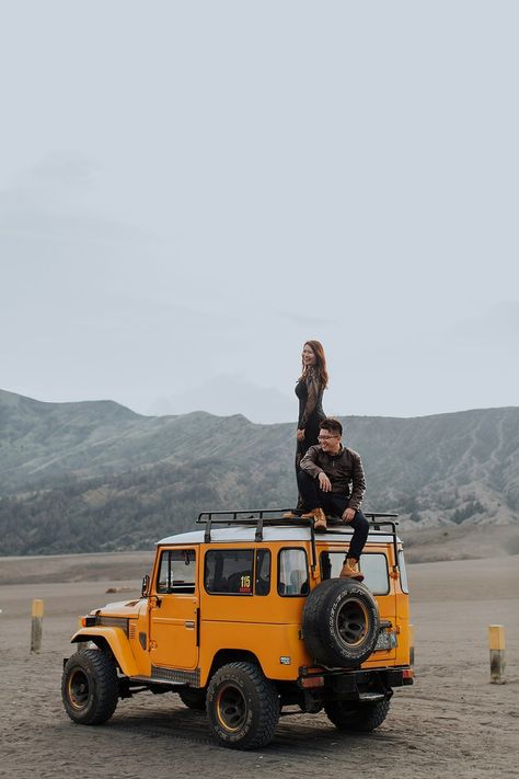 Ootd Bromo Mountain, Mountain Prewedding, Prewedding Bromo, Mount Bromo, Mountain Aesthetic, Wedding Notebook, Photoshop Presets, Pre Wedding Poses, Travel Pictures Poses