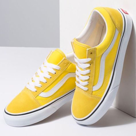 Yellow Vans, Fresh Sneakers, White Vans, Vans Old Skool, Vans Old Skool Sneaker, Old Skool, Vans Sneaker, Yellow White, Baby Fashion