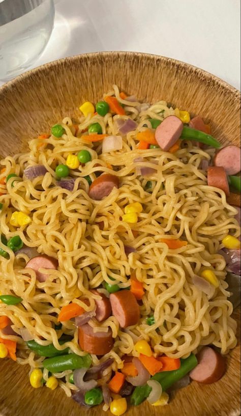 Emma Aurora, Yummy Noodles, Kenyan Food, Cooked Food, Tasty Recipes Videos, Food Babe, Healthy Food Dishes, Healthy Homemade Recipes, Healthy Lifestyle Food