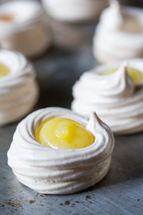 Lemon meringue pie bites are a light, lemony dessert that is gluten-free! Mini meringue nests are filled with lemon curd. #sweetpeasandsaffron #glutenfree #pie #cookie #meringue #dessert #spring #summer #easter Pie Bites, Lemon Meringue Pie, Meringue Pie, Lemon Desserts, Lemon Meringue, Lemon Recipes, Lemon Curd, Mini Desserts, Eat Dessert