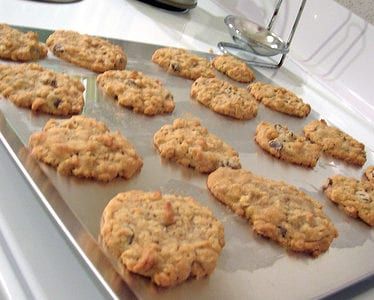 Cookies made with white beans? Yes, and they taste great! - A Healthier Michigan White Bean Cookies, Bacon Brownies, Ben's Cookies, Peanut Butter Oatmeal Chocolate Chip, Peanut Butter Oatmeal Chocolate Chip Cookies, White Bean Recipes, Gluten Desserts, Chocolate Oatmeal Cookies, Peanut Butter Chocolate Chip Cookies