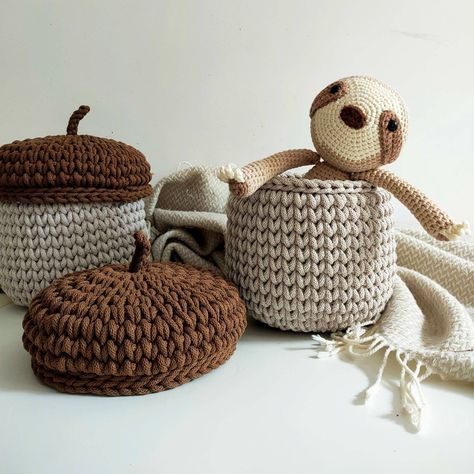 Acorn crochet basket, fall home decoration, autumn kidsroom accesories, bohemian toy container, nursery storage and organization idea Crochet Mushroom Storage, Macrame Mushroom, Acorn Basket, Crochet Crib, Scandinavian Kids Rooms, Crochet Storage Baskets, Crochet Storage, Book Baskets, Crochet Mushroom