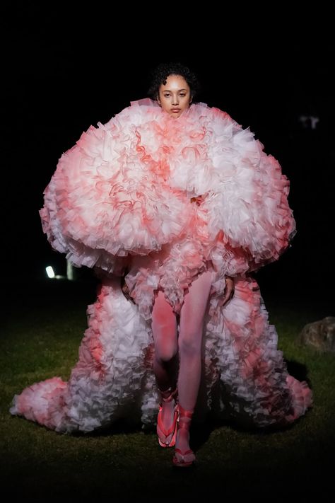 Tomo Koizumi Fall 2021 Couture Collection | Vogue Tomo Koizumi, Avante Garde Fashion, Avant Grade, Vintage Kimono Fabric, Conceptual Fashion, Avant Garde Fashion, Vintage Kimono, Mean Girls, Couture Collection