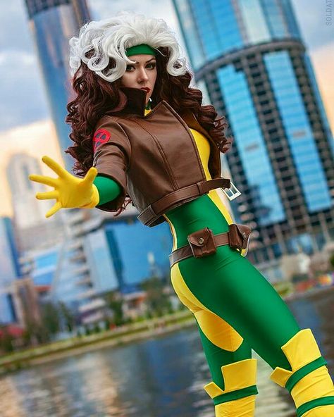 Rogue from X-men #victhebeardeddragon Rogue Costume, Rogue Cosplay, X Men Comics, Xmen Cosplay, Hallowen Costume, Epic Cosplay, Marvel Cosplay, Male Cosplay, Amazing Cosplay