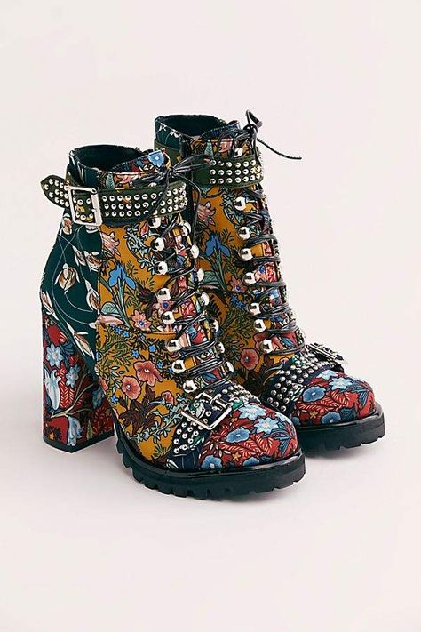 Ankle Flats, Moda Country, Flat Booties, Boating Outfit, غرفة ملابس, 자수 디자인, Boots Ankle, Crazy Shoes, Pretty Shoes