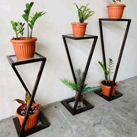 Inside Plants Decor, Iron Furniture Design, Steel Furniture Design, Welded Furniture, Grill Door Design, Metal Furniture Design, Metal Plant Stand, Diy Wooden Projects, Plant Decor Indoor