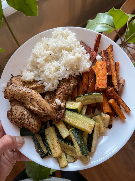 Healthy Dinner Inspo | grilled chicken, zuchinni spears, sweet potato fries, white rice Sweet Potato Fries Dinner, Chicken And Sweet Potato Recipe, Healthy Dinner Easy, Health Meal Prep, Metabolism Foods, Healthy High Protein Meals, Healthy Supper, Healthy Food Dishes, Food Babe