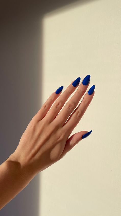 Almond Nails Electric Blue, Deep Royal Blue Nails, Cobalt Blue Almond Nails, Colbolt Blue Nails Almond, Electric Blue Almond Nails, Almond Royal Blue Nails, Nail Art Blue Electric, Nails Blue Electric, Royal Blue Almond Nails Design