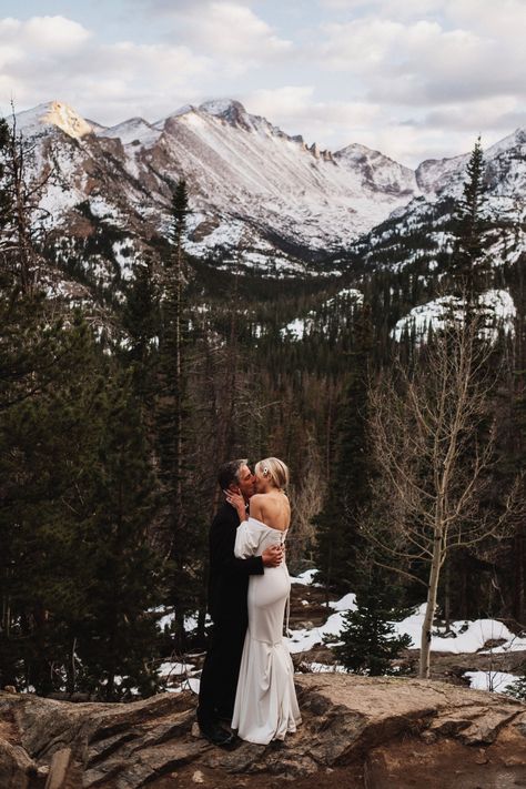 A beautiful fall elopement in Rocky Mountain National Park. Jeff and Wendy eloped at Bear Lake and then hiked to Dream Lake for their elopement. RMNP elopement photos by Colorado elopement photographer Jen Dz Rmnp Elopement, Fall Elopement, Outdoor Elopement, Colorado Adventures, Rocky Mountain Wedding, Elopement Photos, Colorado Hiking, Commitment Ceremony, Colorado Elopement