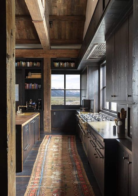 Modern Cabin In The Woods, Modern Mountain Cabin, Close Family, Cabin Kitchens, Barn Design, Casa Container, Modern Mountain, Up House, Inviting Home