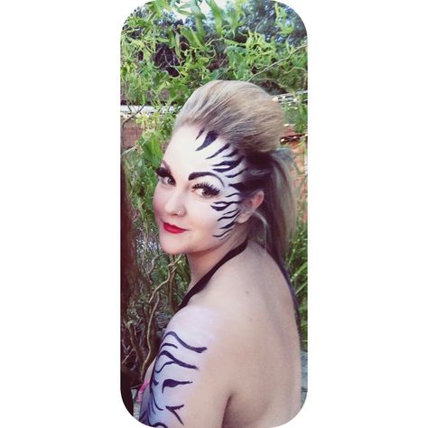 Ibiza Zoo Project Make-up, Zebra Avant Garde Fashion Photography, Animal Outfit, Festival Face Paint, Zoo Project, Zoo Theme, Festival Face, Zoo Party, Zebra Animal, Zebras Animal